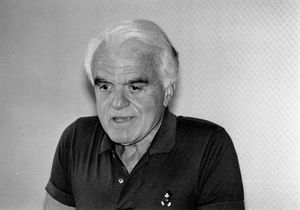 잭 발렌티는 38년 동안 미국 영화 협회 회장을 역임했다.