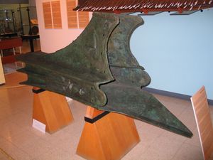 하이파 해역에서 발견된 기원전 2세기 고대 그리스 군선의 청동제 충각 (이스라엘 국립 해양 박물관 소장)