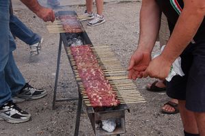 "furnachelle" 화덕에서 구워지는 아로스티치니