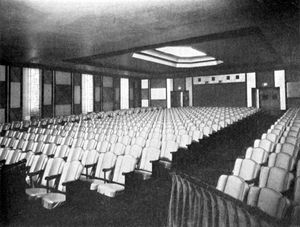 건축가 볼프강과 폴라 호프만의 리틀 카네기 플레이하우스 강당(1928)