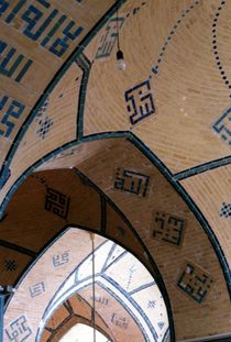 나라그 집회소. 마르카지주는 역사적, 건축적 유산이 풍부하다.