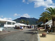 캠퍼스 내에서 바라본 정문 방향 (해연제 때, 2015년 10월)