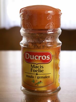 3a. 넛맥: 육두구(육두구과)의 씨로 만든 향신료