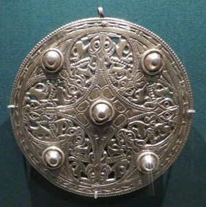 스트릭랜드 브로치