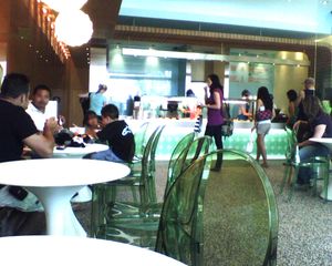 캘리포니아주랜초 쿠카몽가에 있는 핑크베리 매장 내부