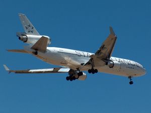 스타 얼라이언스 도장을 적용한 바리그 브라질 항공의 맥도넬더글러스 MD-11 (퇴역)