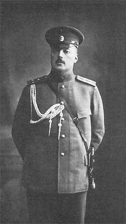 나보코프의 아버지, V. D. 나보코프는 1914년 제1차 세계 대전 당시 장교복을 입고 있다.