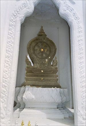 왓 라차나다의 "왕관"이 씌워진 바이 세마