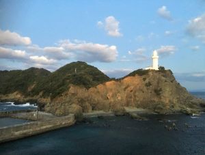 사다곶 등대와 사다곶 포대 제3포대(중앙)