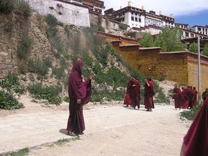 간덴 사원 (2013년)