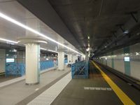 완행선 선로 위에 설치된 임시 승강장 (2013년 4월 20일)