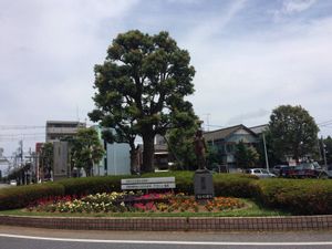 동쪽 출구의 평화 선언 도시 "봄의 시" 기념물 (2016년 6월)