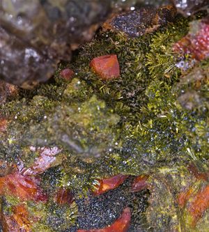 러시아 채굴 홍연석 견본