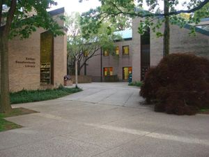 에스더 라우센부시 도서관