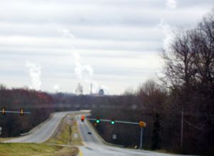 체스터필드 카운티에서 바라본 호프웰의 스카이라인에 솟아 있는 굴뚝