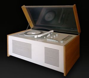 디터 람스가 디자인한 SK4 Music Center, 1956