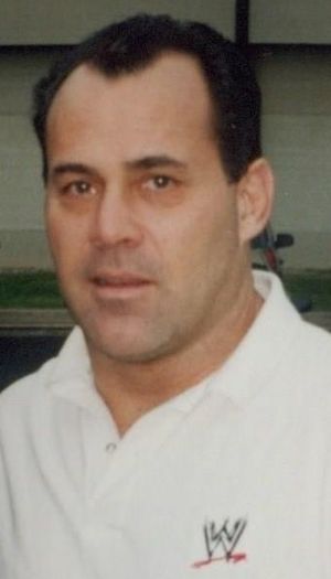 크리스 벤와 (왼쪽)와 딘 말렌코 (오른쪽)는 리턴 오브 더 펑커에서 ECW 월드 태그팀 챔피언십에서 우승했다.