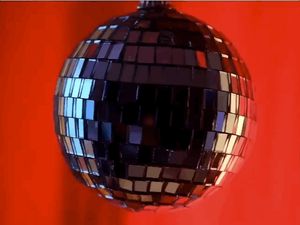 회전하는 미러볼