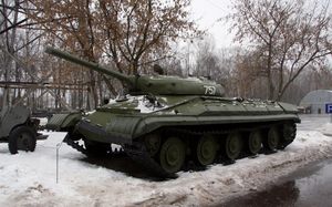 T-10 중전차의 차체를 개량한 것에 신설계의 포탑을 탑재한 "오브예크트 757"