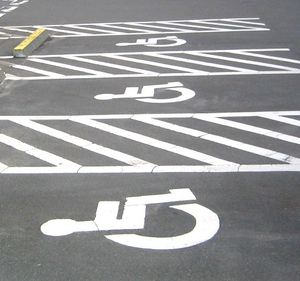 신체 장애자용 주차장의 예