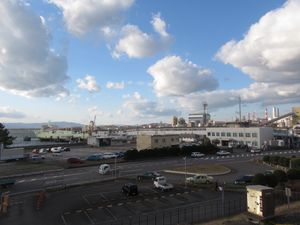 역 앞 광장과 주변 (2018년 12월)