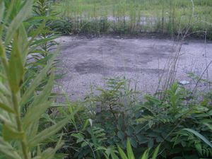 역 옆에 있던 미군 화물 홈의 흔적. 홈만 남아 있었으나, 2012년 9월 자전거 보관소 건설로 철거되었다.