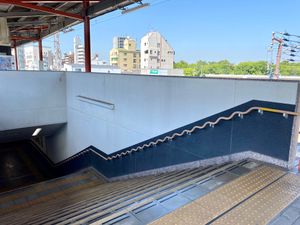 계단의 파형 손잡이