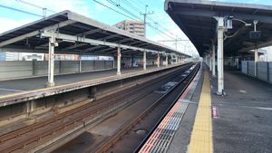 이나게카이간역 승강장 (2023년 12월)