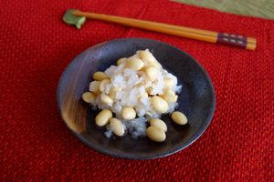 약 100년~200년 전까지는 콩과 무를 갈아 만든 단순한 음식이었다.