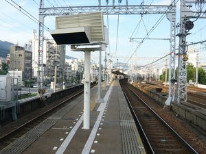 승강장 (승강장 스크린도어 설치 전과 상옥 증설 전)