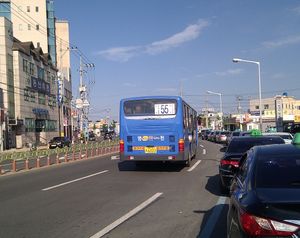 영천시외버스터미널 앞을 지나가는 55번 버스