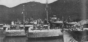 LST-808 덕봉, LST-810 위봉 (1956년 촬영)