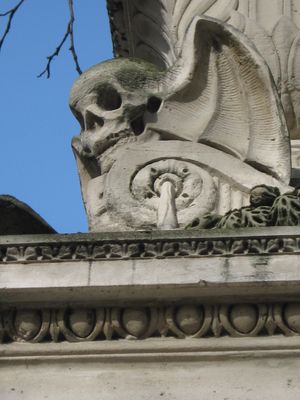 로베르 묘지 세부 묘사