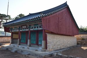 충렬사 측면 풍판