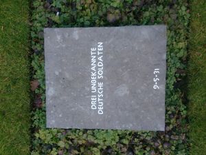 잉글랜드에 있는, 제2차 세계 대전에서 전사한 3명의 신원 미상의 독일군 병사의 묘.