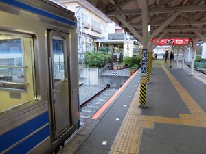 승강장 측에서 역사를 바라봄 (2014년 9월)