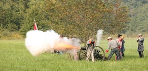 남북 전쟁 재연 시 대포의 공포탄 발사