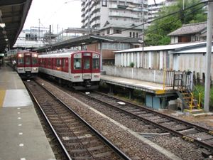 5번 승강장(우)과 1번 승강장(좌)