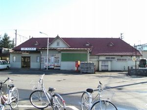 정비 전의 역 앞 (2006년 1월)