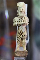 지비예 유물에서 발견된 병사 조각상