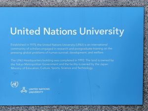 보도 옆 게시판