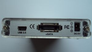 2.5인치 인클로저의 외부 전원 등 여러 커넥터