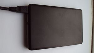 단일 커넥터 미니 USB를 사용하는 2.5인치 캐디