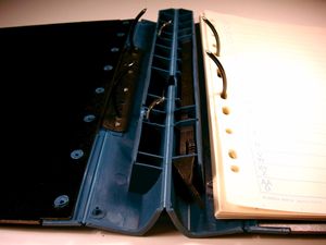 텐그월(Tengwall)의 네 링 "포크" 바인더, 열린 상태