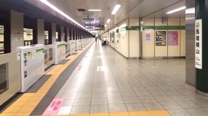 바쿠로요코야마역 플랫폼