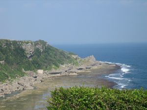 오키나와 전적 국정공원의 전망대에서 바라본 마부니 언덕