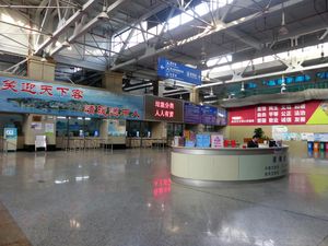 티켓 카운터와 인포메이션