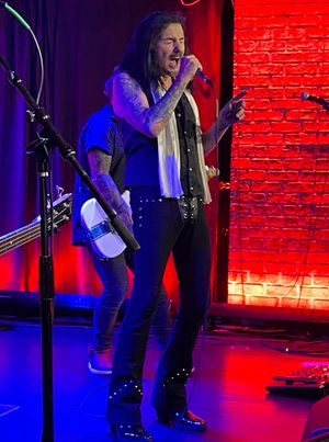 필 루이스(보컬) 2023년