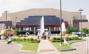 멀리서 본 프리덤 홀