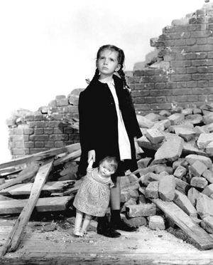 영화 마거릿을 위한 여행(Journey for Margaret) (1942)에서 마거릿 오브라이언